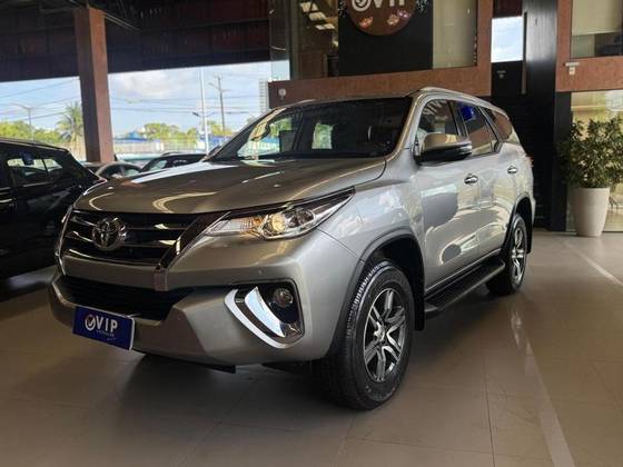 TOYOTA HILUX SW4 2.7 SRV 7 LUGARES 4X2 16V FLEX 4P AUTOMÁTICO TOYOTA HILUX SW4 2.7 SRV 7 LUGARES 4X2 16V FLEX 4P AUTOMÁTICO